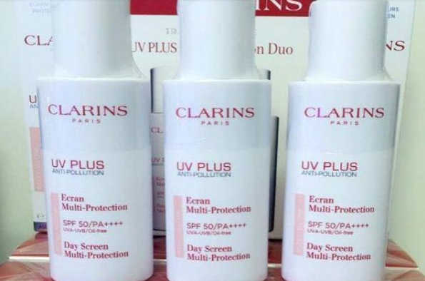 Kem Chống Nắng Clarins Có Tốt Không? Giá Bao Nhiêu 1 Lọ? Mua Ở Đâu